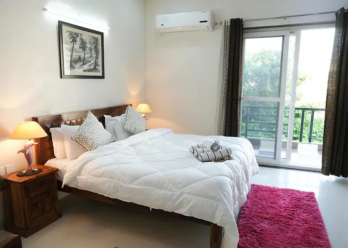 Lime Tree Luxurious 3Bhk Serviced Apartment Near Medanta