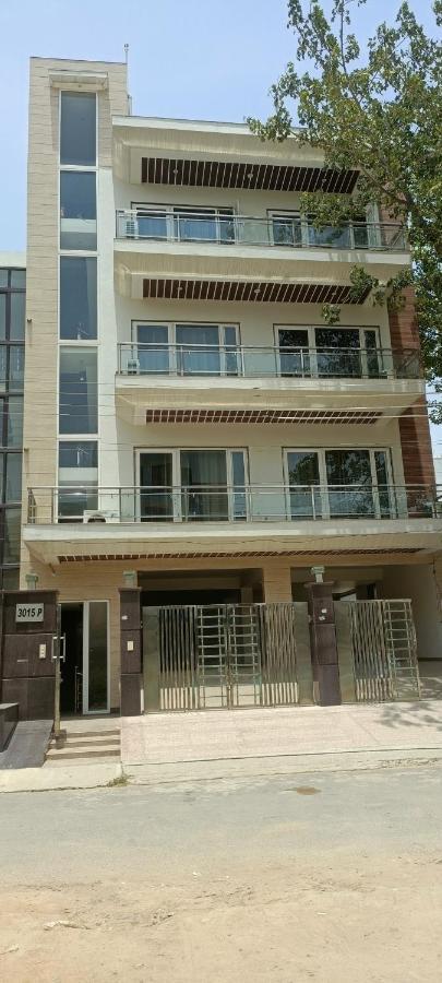Apartment Lime Tree Luxurious 3bhk Serviced Near Medanta *