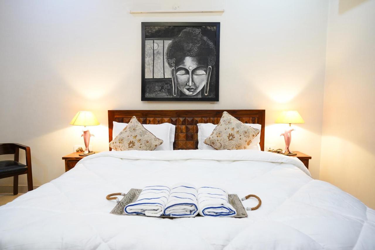 Lime Tree Luxurious 3bhk Serviced Near Medanta Apartment