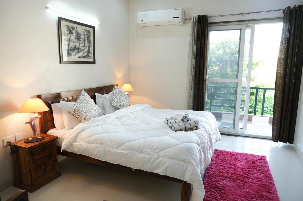 Lime Tree Luxurious 3bhk Serviced Near Medanta Apartment *
