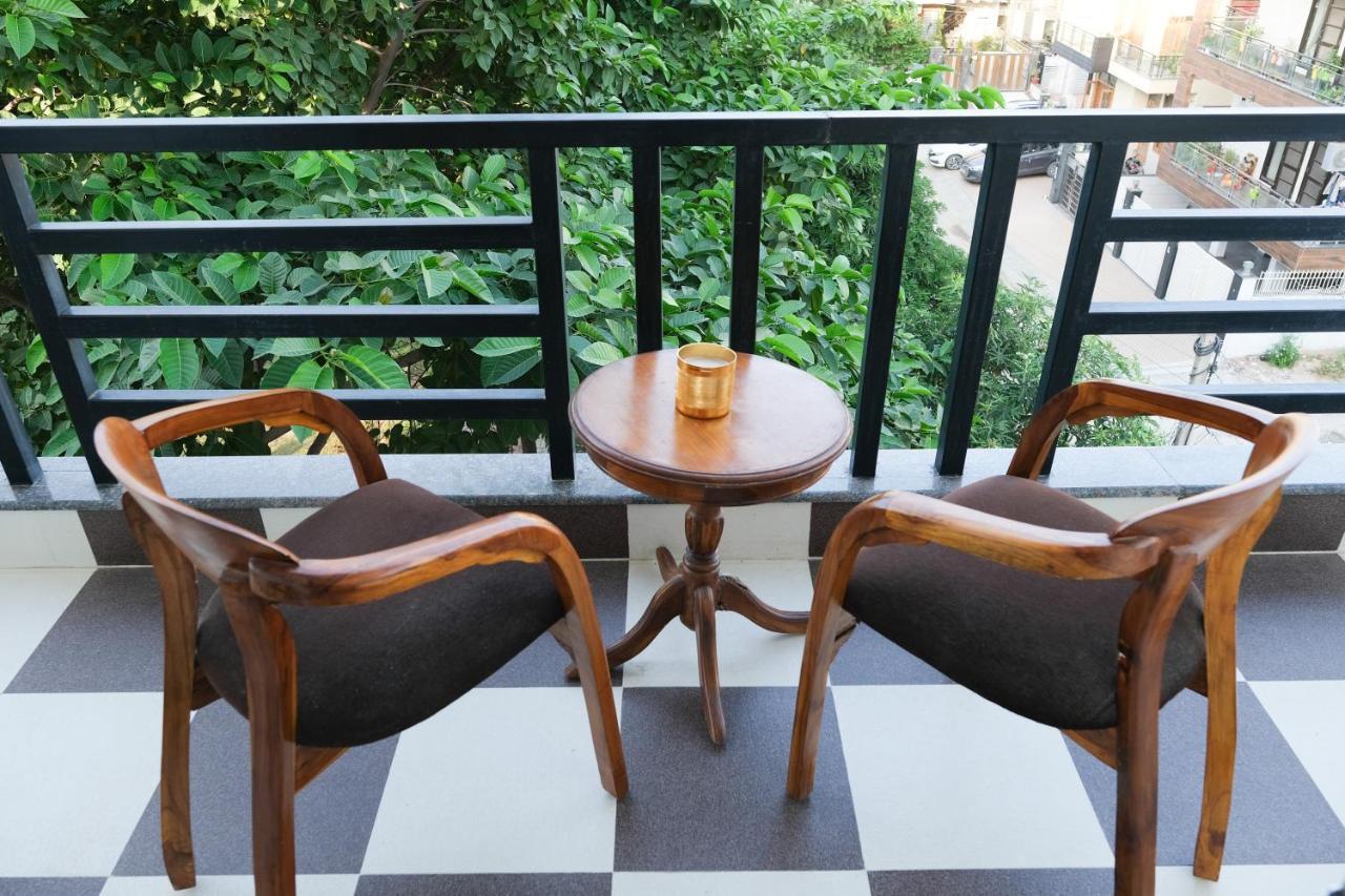 Lime Tree Luxurious 3bhk Serviced Near Medanta Apartment Gurgaon