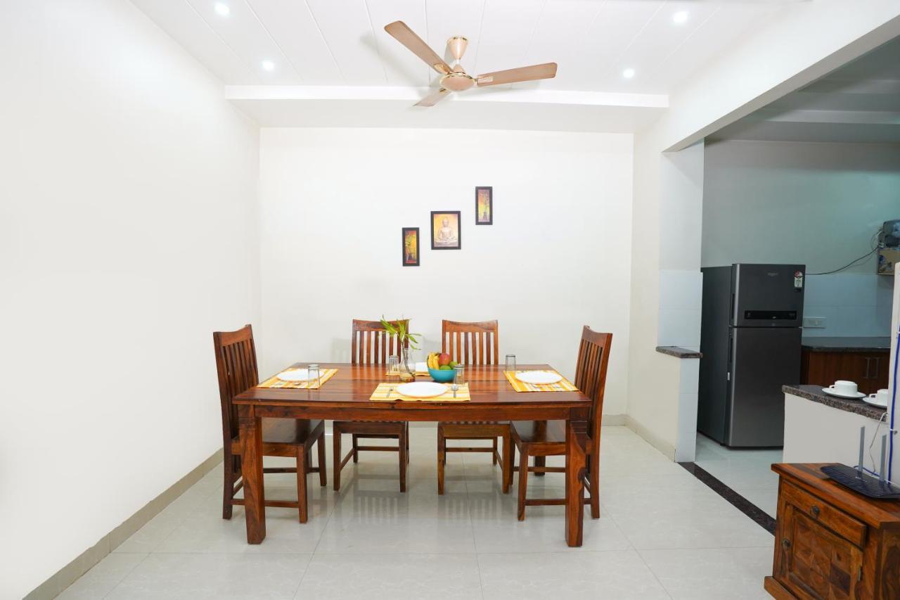 Lime Tree Luxurious 3bhk Serviced Near Medanta Apartment *