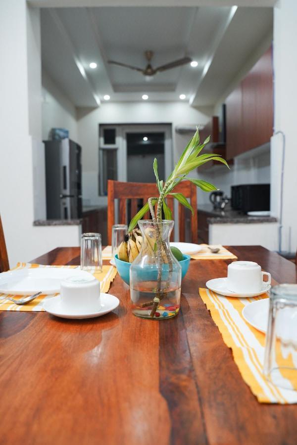 Lime Tree Luxurious 3bhk Serviced Near Medanta Apartment *