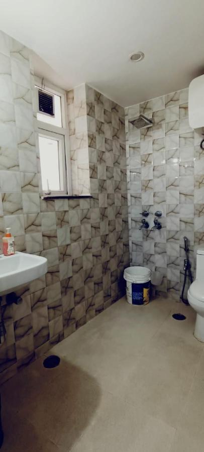 Apartment Lime Tree Luxurious 3bhk Serviced Near Medanta *