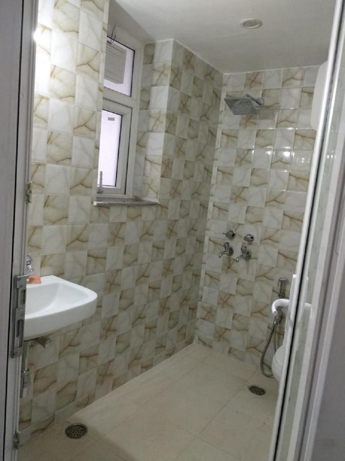 Lime Tree Luxurious 3bhk Serviced Near Medanta *
