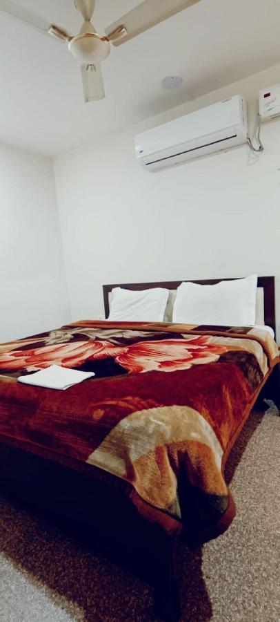 Lime Tree Luxurious 3bhk Serviced Near Medanta *