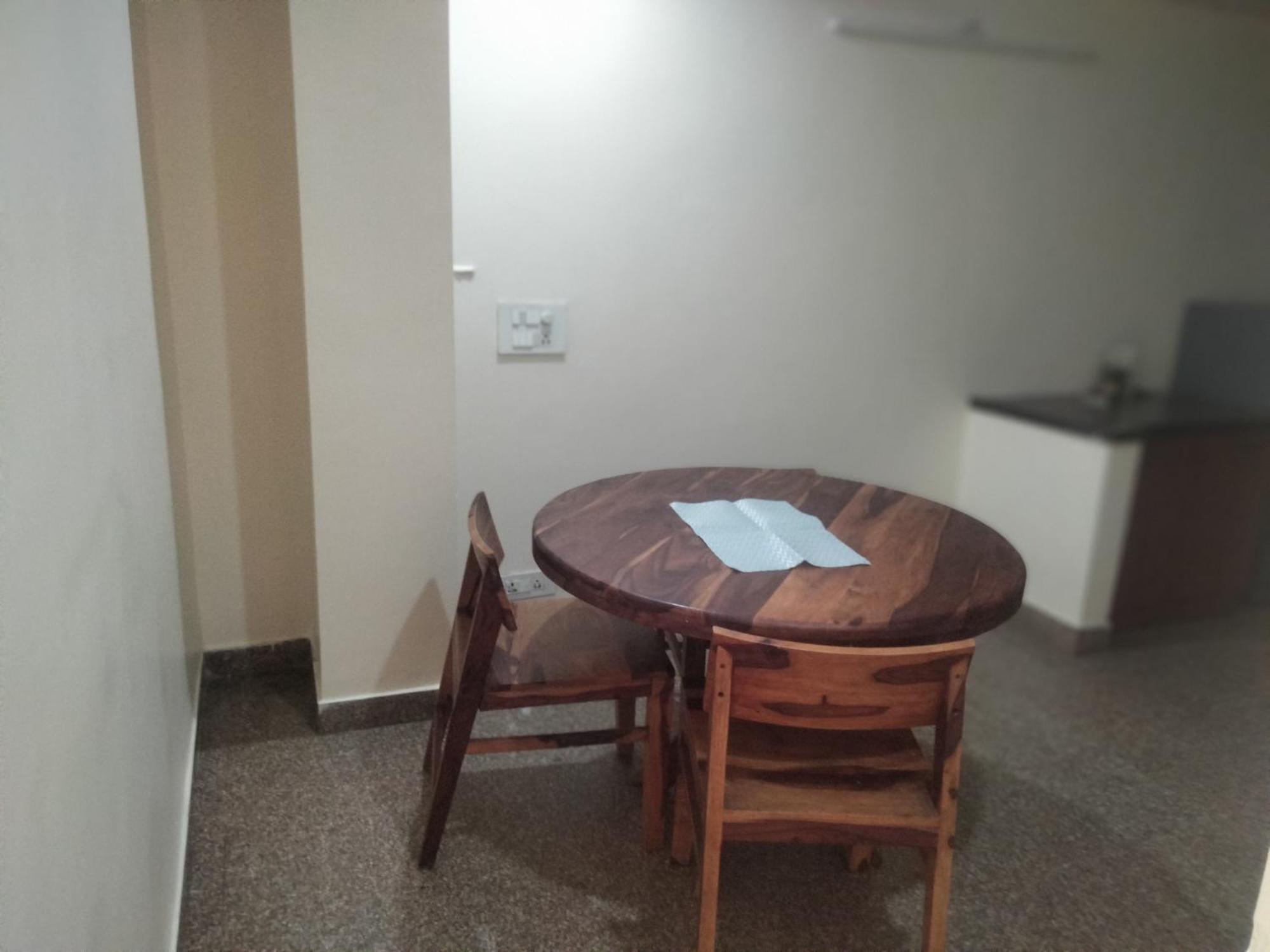 Lime Tree Luxurious 3bhk Serviced Near Medanta *