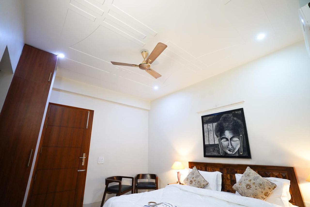 Apartment Lime Tree Luxurious 3bhk Serviced Near Medanta Gurgaon