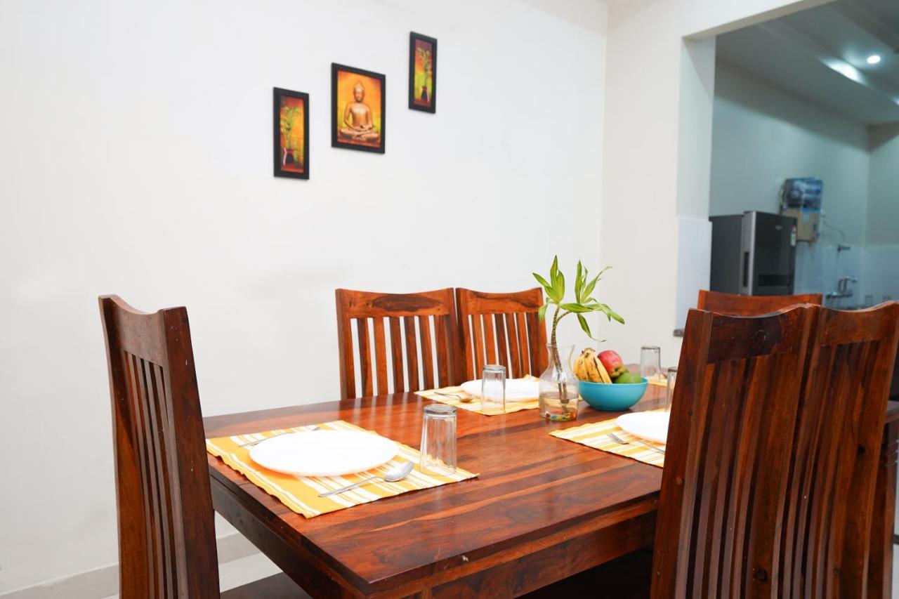 Lime Tree Luxurious 3bhk Serviced Near Medanta Apartment
