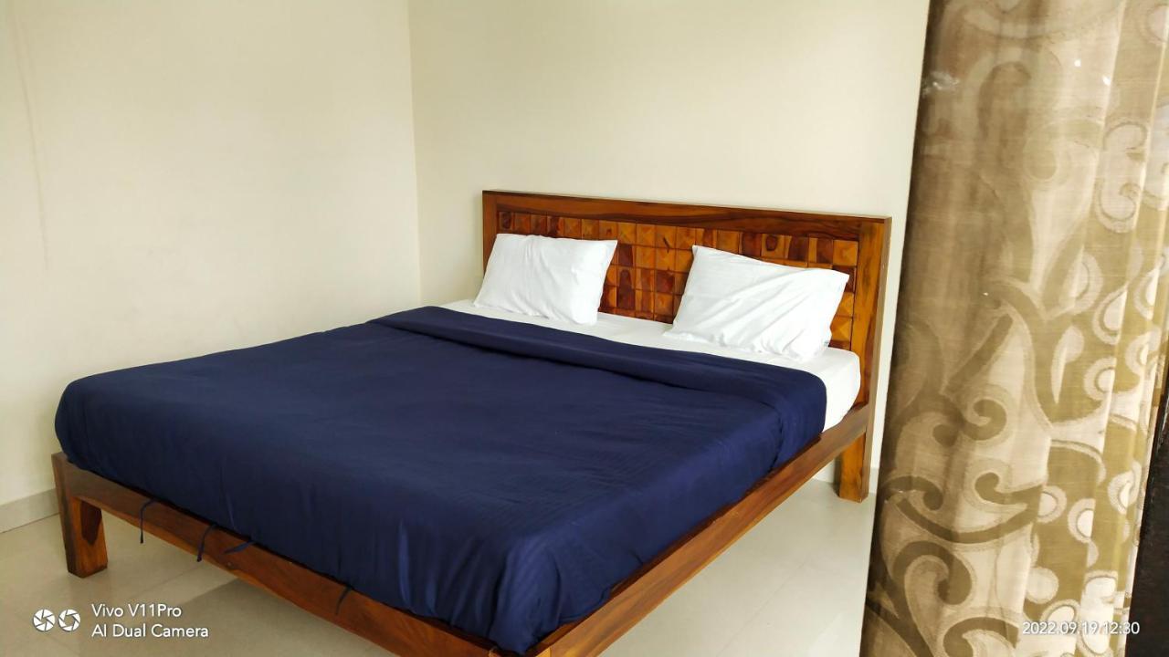 Lime Tree Luxurious 3bhk Serviced Near Medanta Apartment